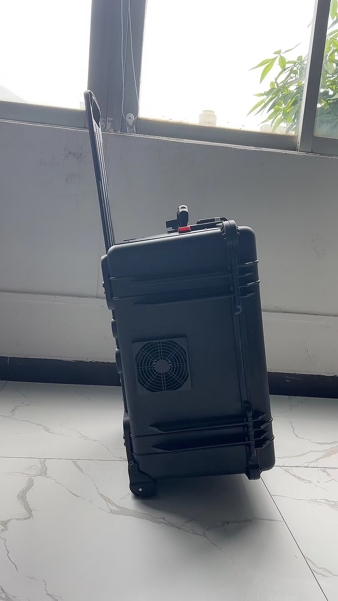 聂荣手拉箱型移动通信干扰器